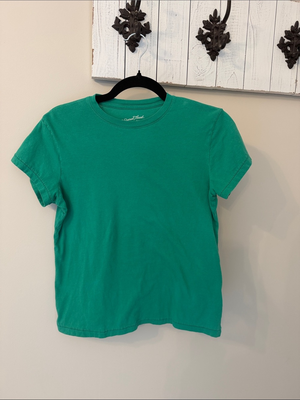 Universal Thread Women's Short Sleeve Crewneck Tee in Green